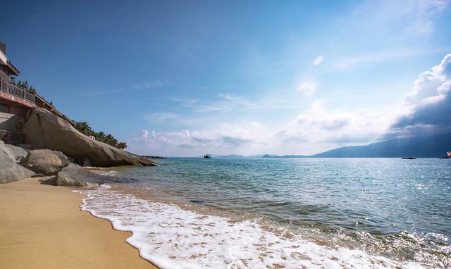 [趣旅游]海南南北气候的分界线，同是国家5A景区，比三亚更美，游客更少