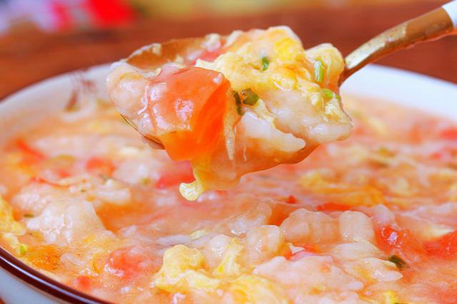 简单的疙瘩汤的做法，10分钟就能出锅，一碗下肚浑身都暖和