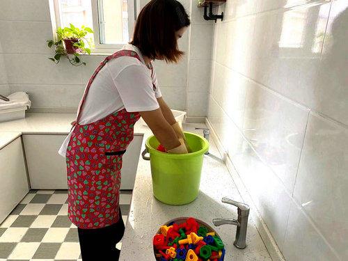 国民帅比|泸州市景坡路幼儿园开展户外玩具清洗、消毒活动