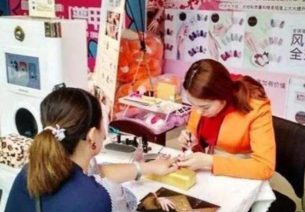 超级宝妈|妈妈趁宝宝熟睡，外出美甲2小时，回家后却再也听不到孩子的声音