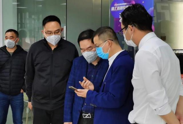 『消费日报网』5G助力企业复工按下“加速键”福建首个5G电商网红直播专卖节在泉州举办
