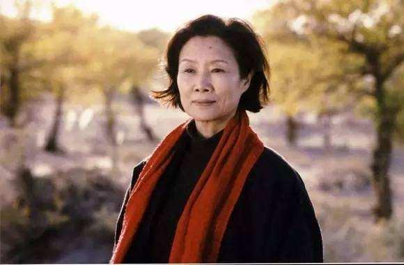 拱白菜的小猪|老戏骨吕中：47岁出道，73岁仍夺影后，与丈夫携手走过半个多世纪