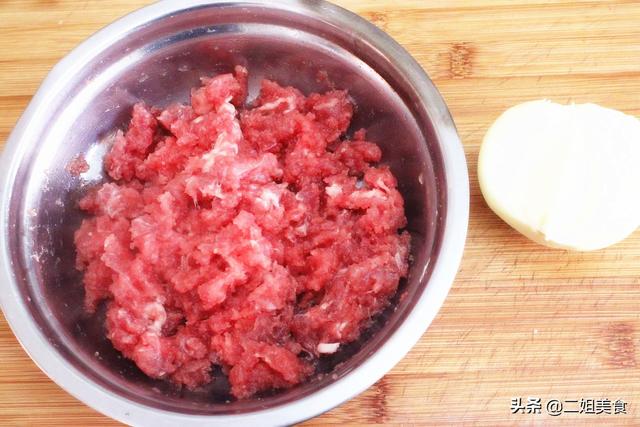做牛肉馅时插一双筷子，真是太聪明了，用途花钱买不到，简单实用