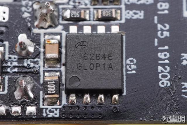 小米20W快充拆解，原来内部这样设计，怪不得和紫米一样卖39