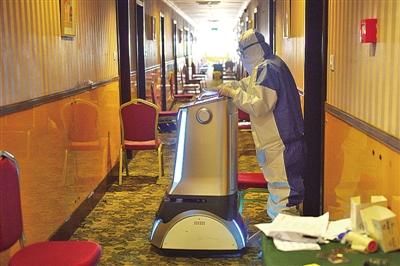 「环球网」隔离区内的5G机器人