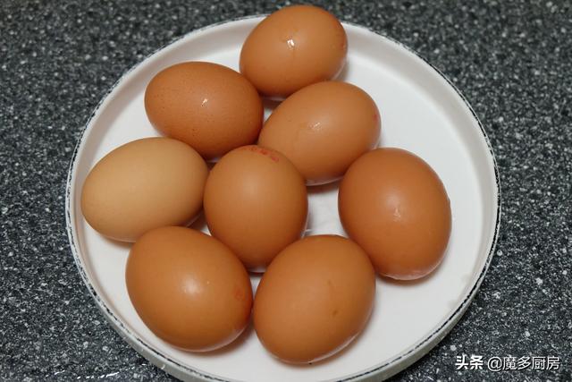 8个鸡蛋做了一盘菜，上桌就被抢，做法简单营养美味，和黄瓜最搭