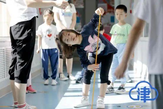 光明网|天津萌娃复课啦！来看今天小学、幼儿园现场图