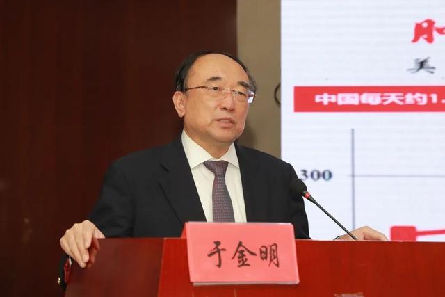 喜讯！泰安市首台可视化直线加速器装机落成仪式在山一大二附院举行