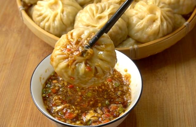 冬天就爱吃这馅的包子，不发面不烫面，皮薄馅足，一次至少吃4个
