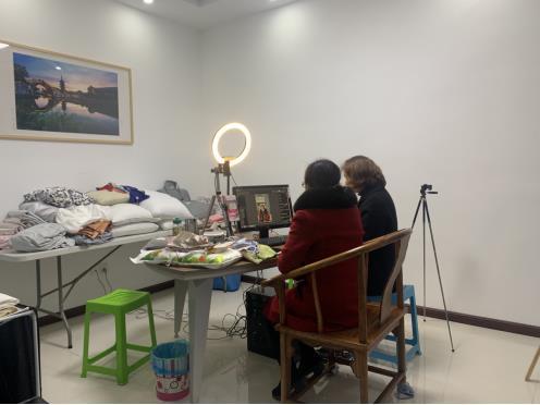 [消费日报网]苏州震泽丝绸产业线上发力加速“蝶变”