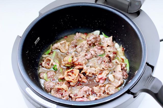 双椒爆鸡胗，脆爽有嚼劲，干香下饭味道好，烹饪简单家常菜