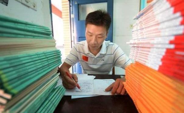 幼儿园老师向家长借3万元，宝妈巧妙应对，一句话拒绝却不伤感情