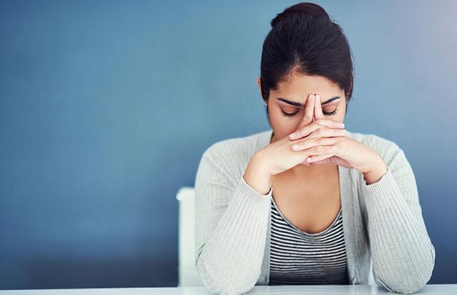 6岁女儿在家给保姆带，画了两张图，父母回家看到决定报警