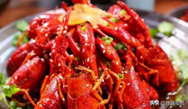 美食推荐：爆炒鱿鱼，西芹金针菇，生猛龙虾，猪肉炒秋葵的做法