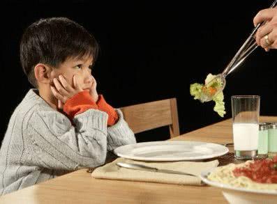 「你的育儿经」孩子春季饮食注意：营养摄入要均衡，这些食物不可触碰