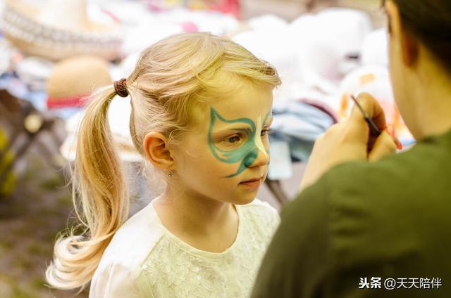「你的育儿经」假期在家，孩子动不动就发脾气？3个小游戏，助力孩子的情绪调节