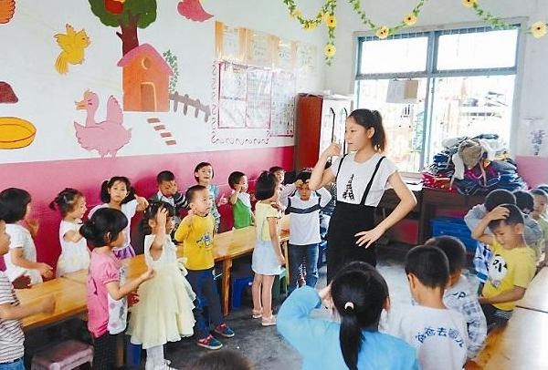 【超级宝妈】幼儿园老师怀孕,有家长建议送车遭怼:“马屁精你咋不送房子?”