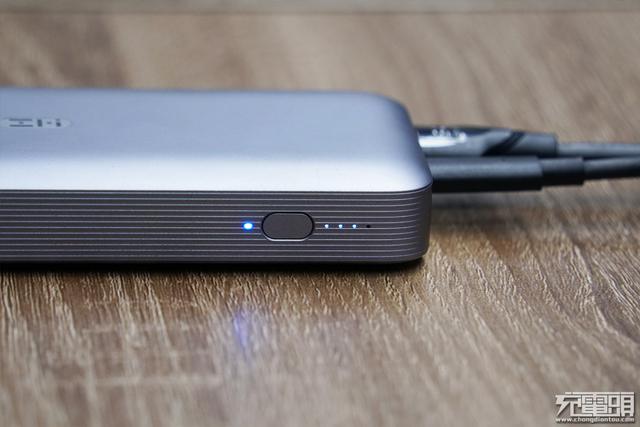 自带HDMI支持4K视频拓展，紫米多功能充电宝深度评测