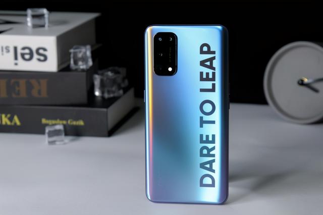 卢伟冰遭狙击？realme X7 Pro降价，比红米还值得