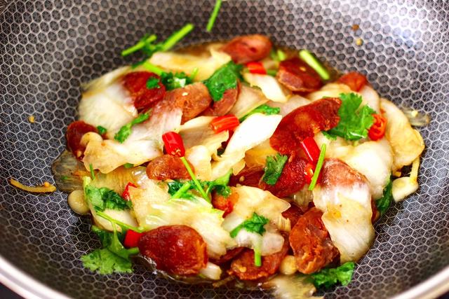 炒白菜时，什么时候放醋是重点！顺序对了，“酸溜的”开胃又下饭