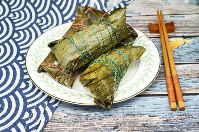 想要胃好，先学会&quot;挑食&quot;是关键，除了剩饭，这些食物劝你也少吃