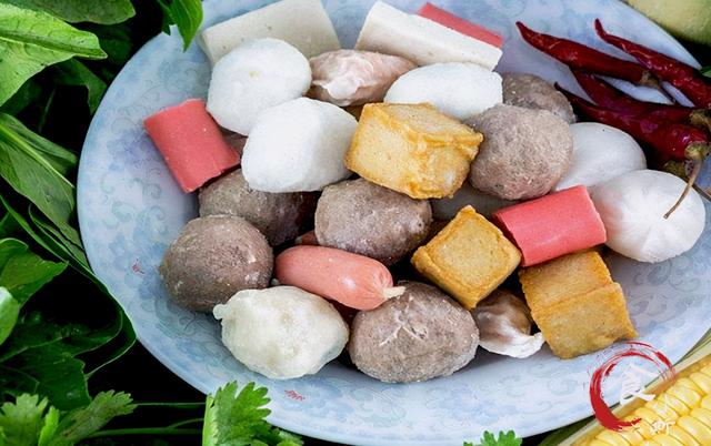 在家吃火锅，一家3口花了300多，洗碗时扎心了：不如去火锅店