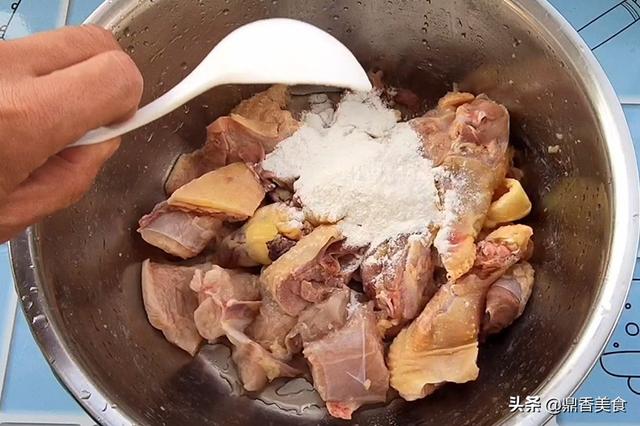 做鸡肉蒸豆腐，记住&quot;2用1窍门&quot;，鸡肉鲜亮，豆腐滑嫩，超入味