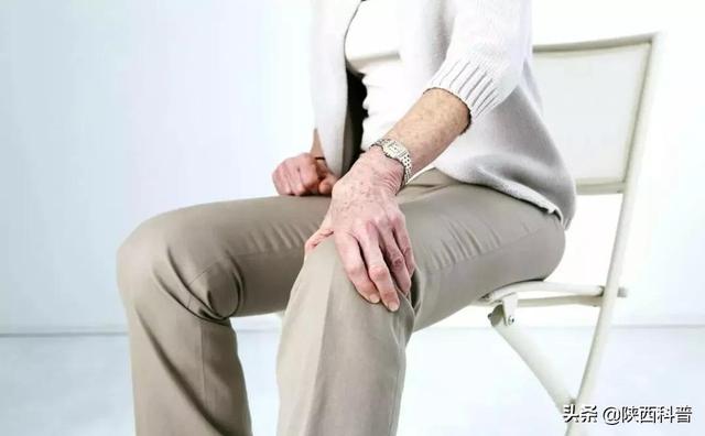 突然起立时眼前发黑的人要注意了！