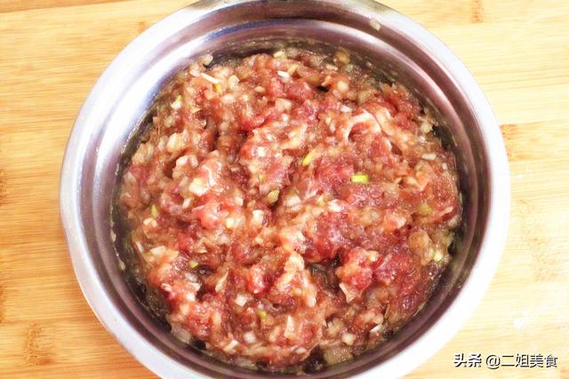 做牛肉馅时插一双筷子，真是太聪明了，用途花钱买不到，简单实用