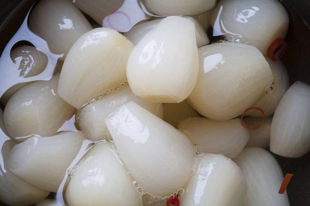 这4种食物，常吃容易“滋养”癌细胞，最后一种吃的人太多了