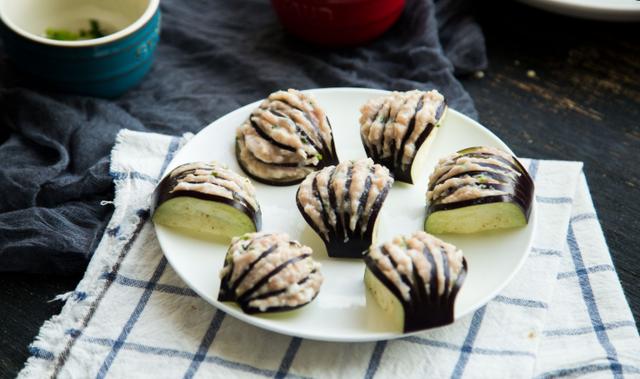 快过年了，多学几道花式菜品，茄子做成灯笼的样子，好吃又好看