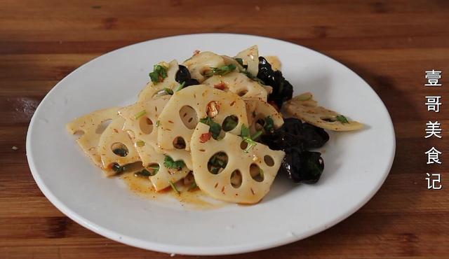 以后莲藕就这样做，加一把黑木耳，比吃肉还香，开胃下饭又解馋