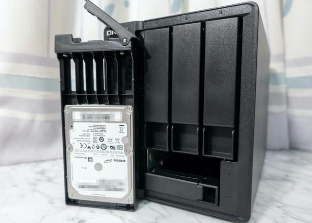 超详细Emby和Jellyfin对比！威联通TS-551：挂黑裙，转原盘如何？