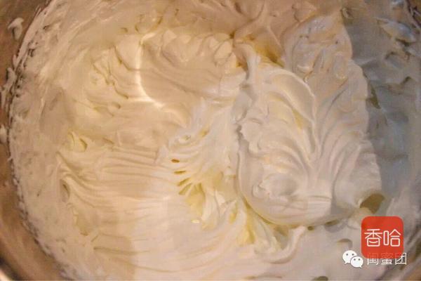 少女心系列！好吃到流泪的抹茶草莓千层蛋糕，免烤箱零失败