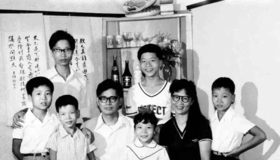 暖先生格调▲“穷爸爸”养出5个博士1个硕士，这样的“人才魔术师”是怎么教育孩子的？
