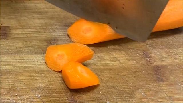 快元旦了，分享一道待客硬菜，有荤有素很豪华，香而不腻，真抢手