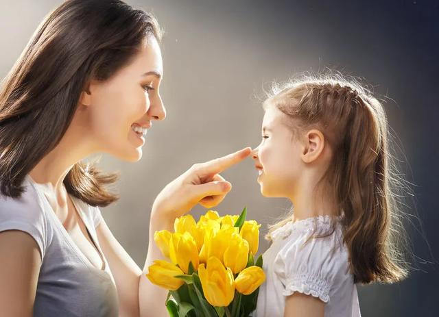 超级宝妈■孩子频繁求抱抱？拥抱的3大力量，父母越早懂，孩子越受益