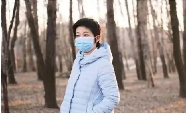 八达岭老虎伤人事件续母亲为救女儿丧命女儿毁容失业如今活成这样