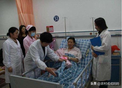 超级宝妈▲50岁大妈催儿子生孩没成功，自己一意孤行怀孕，网友说有钱任性