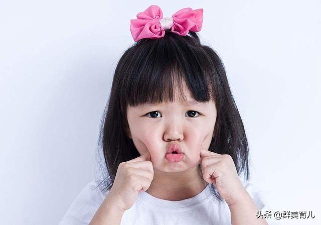 你的育儿经|孩子手上的玉镯子不见了,父母大闹幼儿园,到底谁的错
