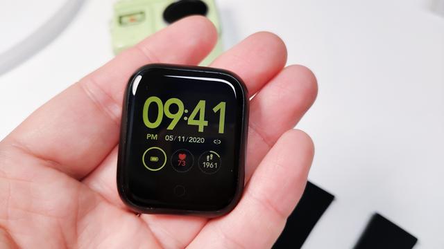 佩戴轻盈有范儿，omthing简悦智能手表高性价比之选