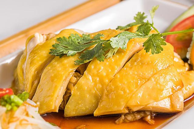 粤菜经典白切鸡，原汁原味皮爽肉滑，大厨：这个料汁拌什么都好吃
