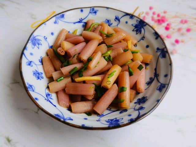 此菜少见但是营养很高，扔锅里炒一炒，清脆爽口真好吃