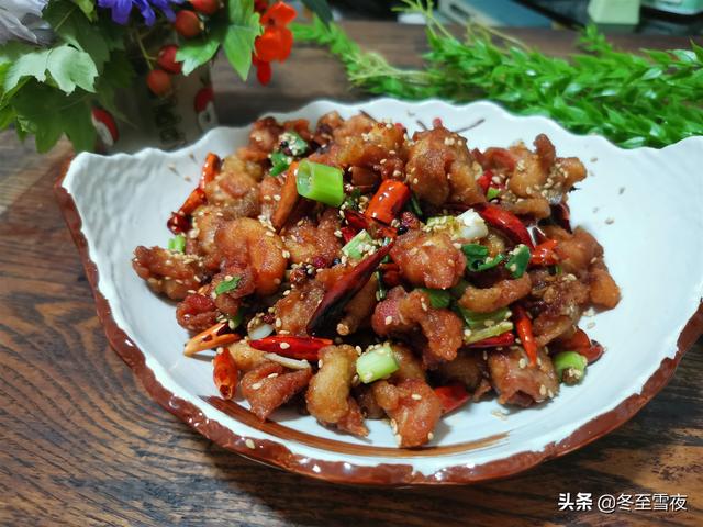 鸡腿|教你在家做辣子鸡丁，辣椒炒不糊，鸡丁外焦里嫩，方法一学就会