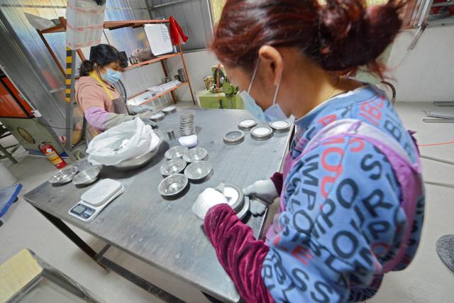 中国日报|福建泉港：订单加工忙