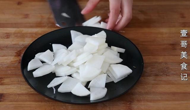 萝卜别再腌了，加2个雪梨，教你新做法，止咳化痰，全家都爱喝