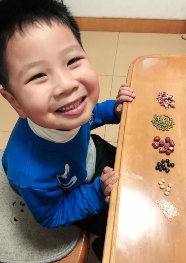 超级宝妈@亲手给父母泡茶、用五谷作画……“谷雨”节气将至，济南一幼儿园小萌娃学传统文化