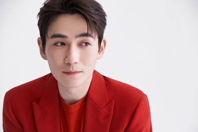 中国日报网：朱一龙生日收获合作伙伴走心庆生 寄“明信片”官宣新剧