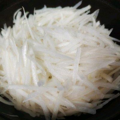 鲜美萝卜丝炖蛋饺在家做，美味又营养，轻松又简单