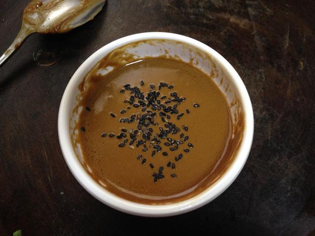 这是一道懒人菜，搭配香味浓郁的芝麻酱，健康又减肥